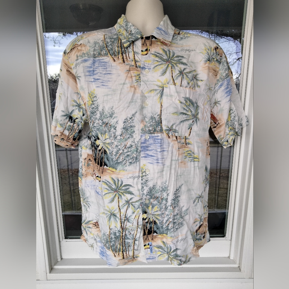 Tommy Hilfiger 100% Rayon Hawaiian Shirt. Size S (P/CH) March 2003. Beautiful.